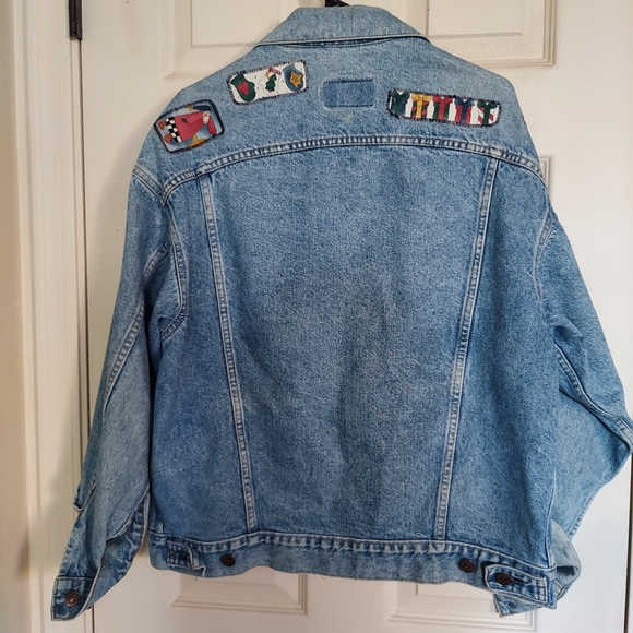Vintage Levi Strauss and Co Christmas Patch Denim Jean Jacket - Picture 5 of 7